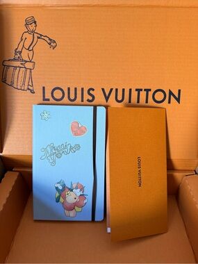 New Louis Vuitton 57th Street NYC Jane Notebook MM & Stickers GI1577 Authentic